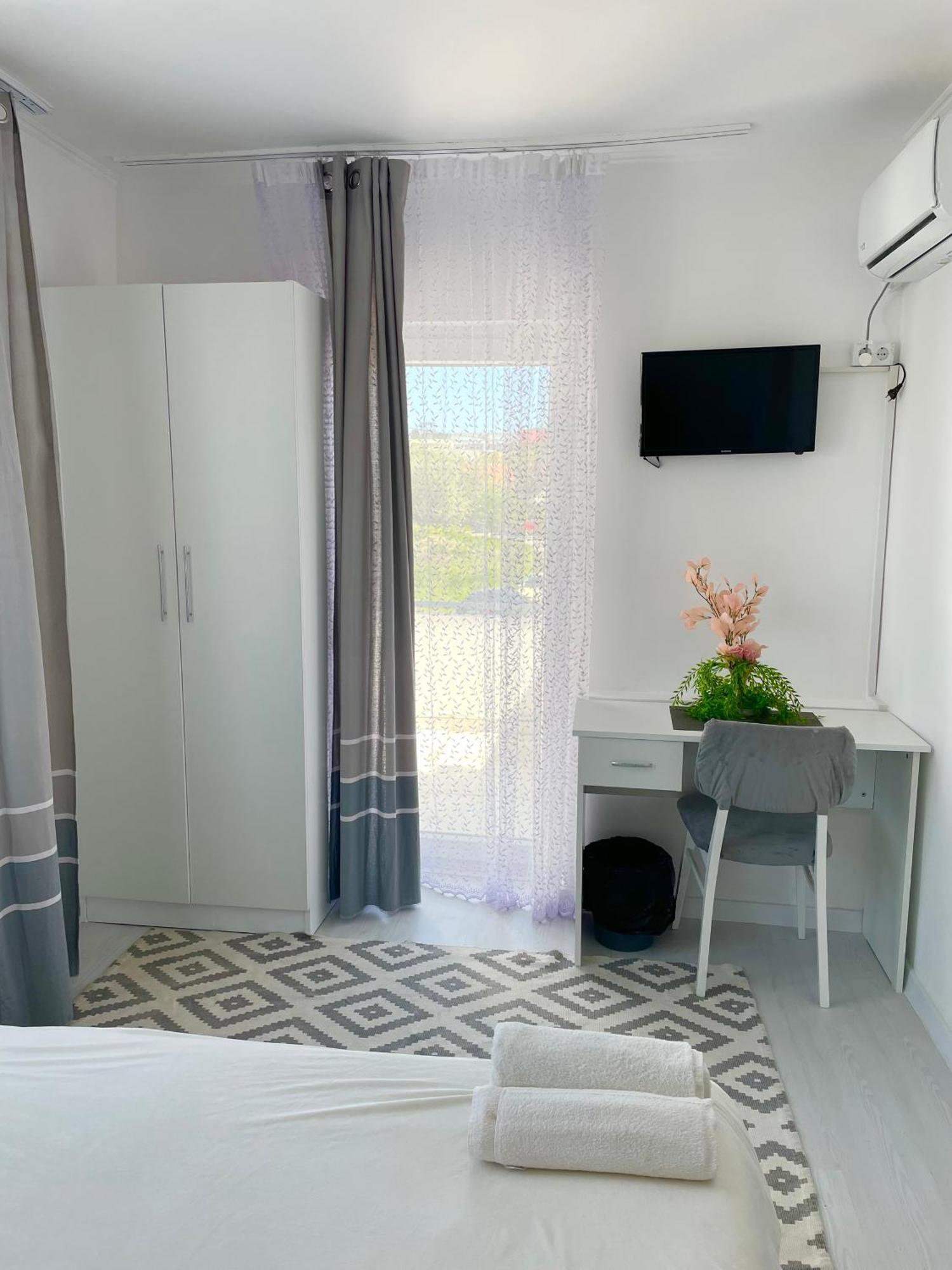 Vila Cris Apartments Неводарі Екстер'єр фото